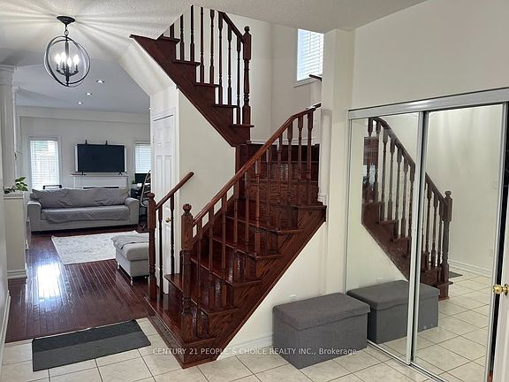 3rd image of 40 Cranborne Cres