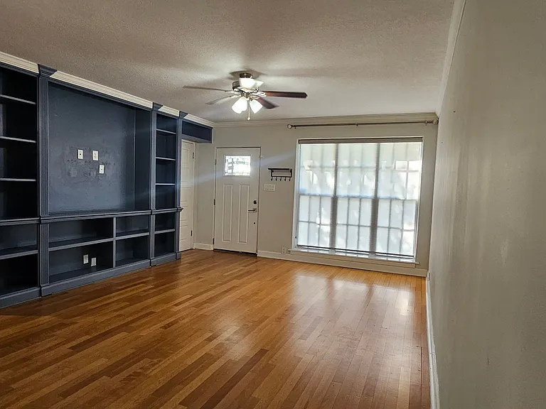 125 E Miller St — Photo 3