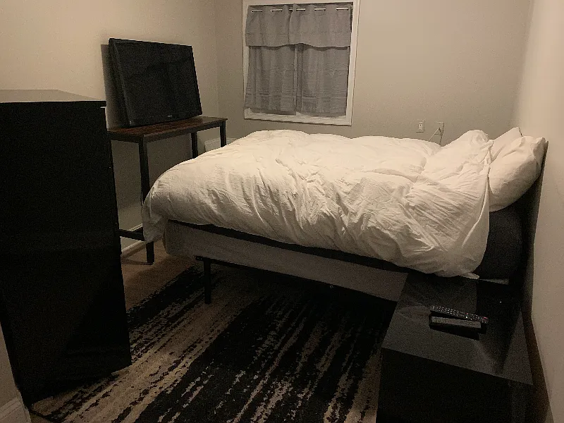 Basement Apt for Rent - Single Professional - Updated pics coming soon — Photo 4