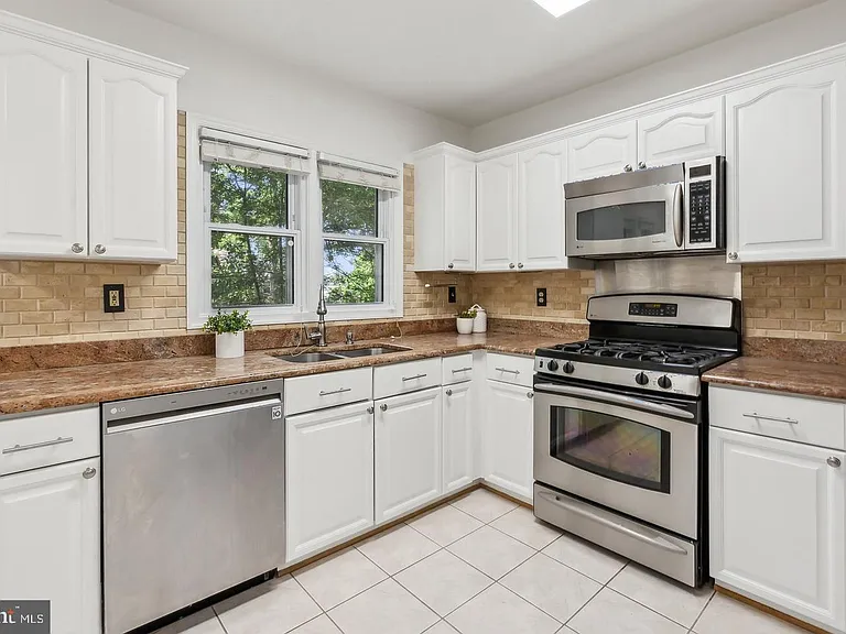 695 W Glebe Rd — Photo 12