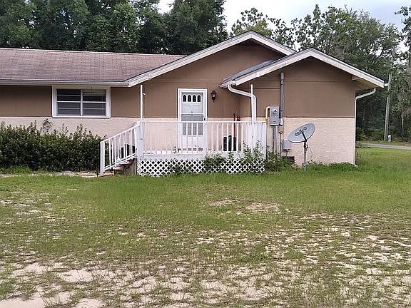 Side entrance off of kitchen
