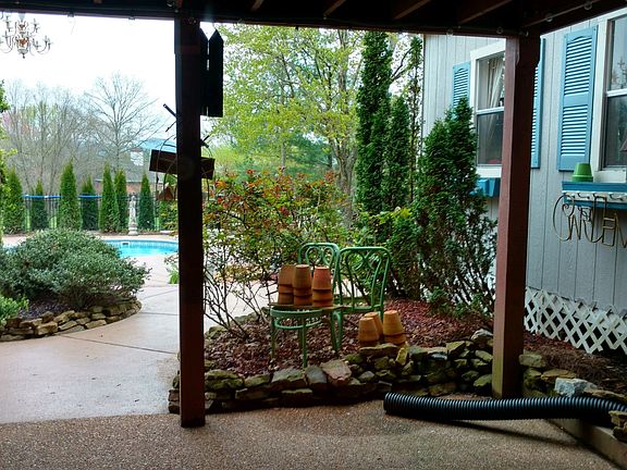 Pool House & Garden area