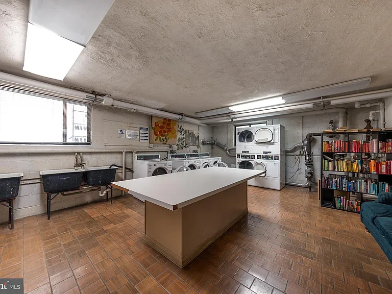 305 C St NE #104 — Photo 29