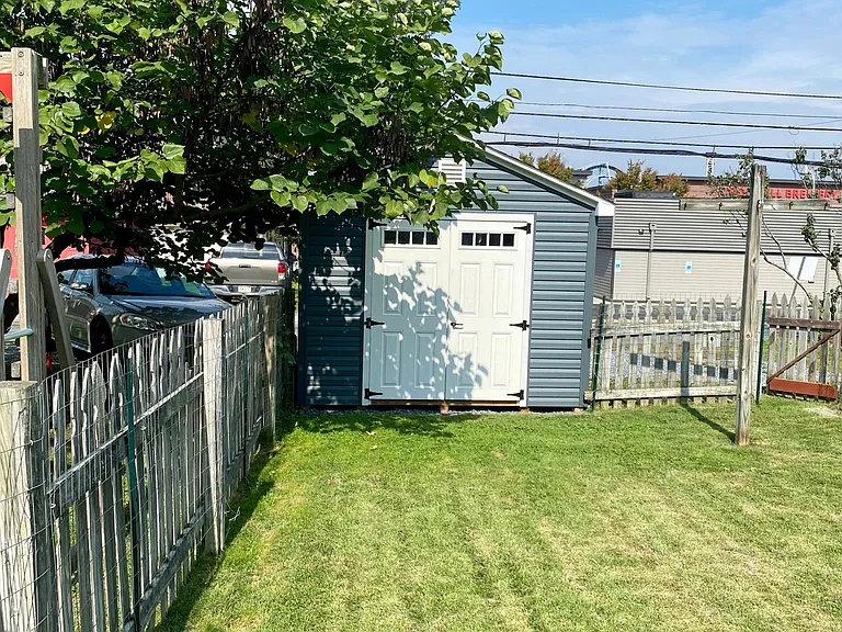 127 W Caracas Ave — Photo 23