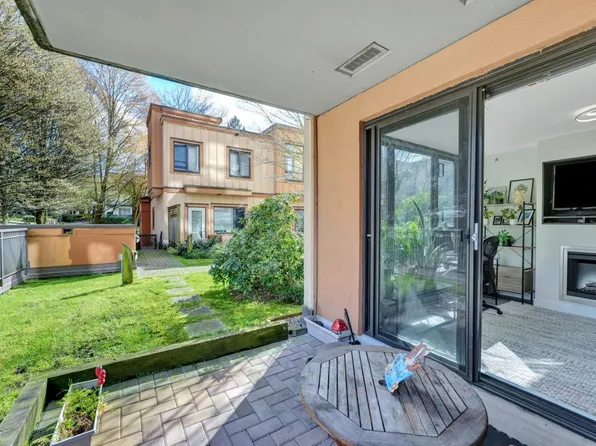 511 Rochester Ave #304, Coquitlam, BC V3K 0A2
