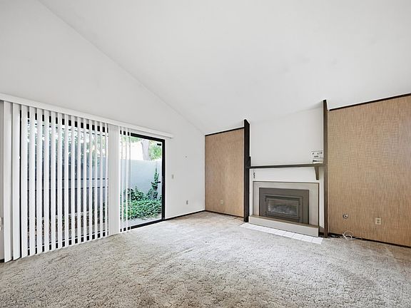3rd image of 608 Plaza Del Sol