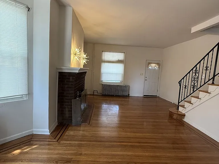 1101 Parker St — Photo 2