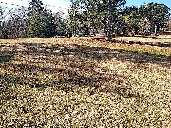 3rd image of 726 Jefferies Rd