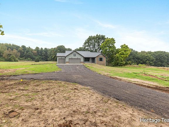 3rd image of 690 Pierce Rd
