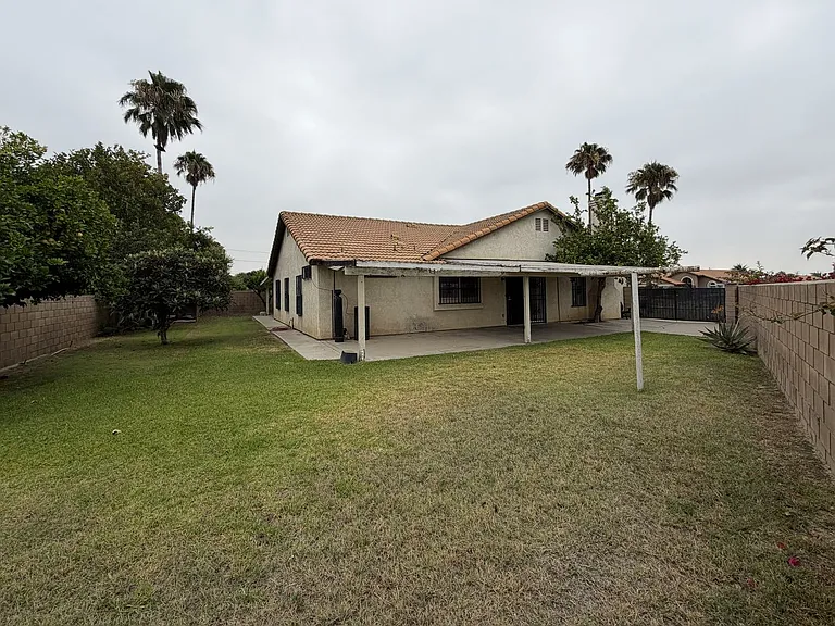 560 S Quince Ave — Photo 17