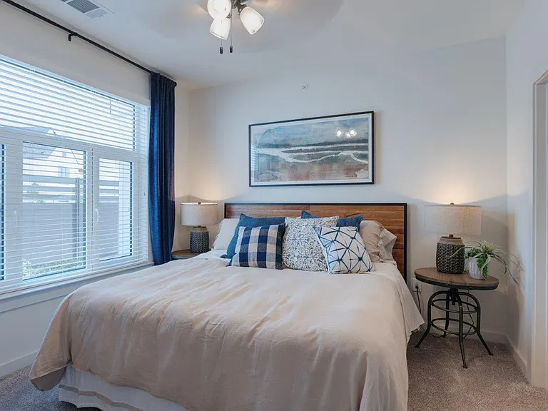 Hermosa Village Apartments — Photo 9