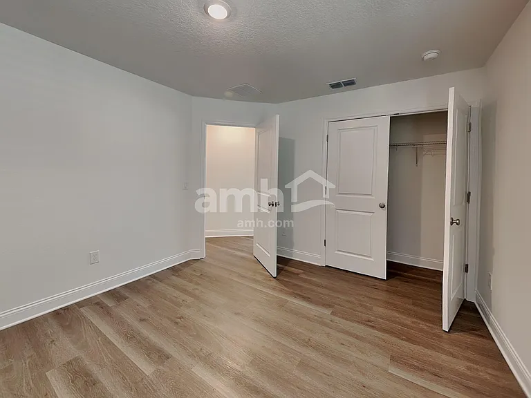 16393 Aubergine Aly — Photo 18