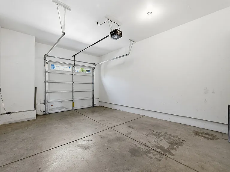 1068 SE Leonel Ln — Photo 32