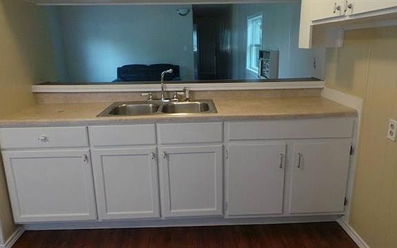 3rd image of 2510 Indian Gap St