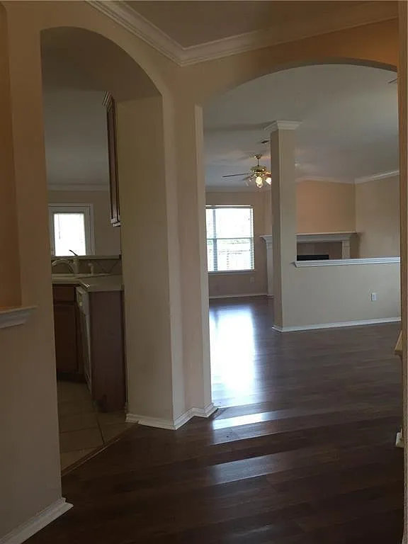 3 bed, 2.0 bath, 1696 sqft, $1,950 — Photo 3