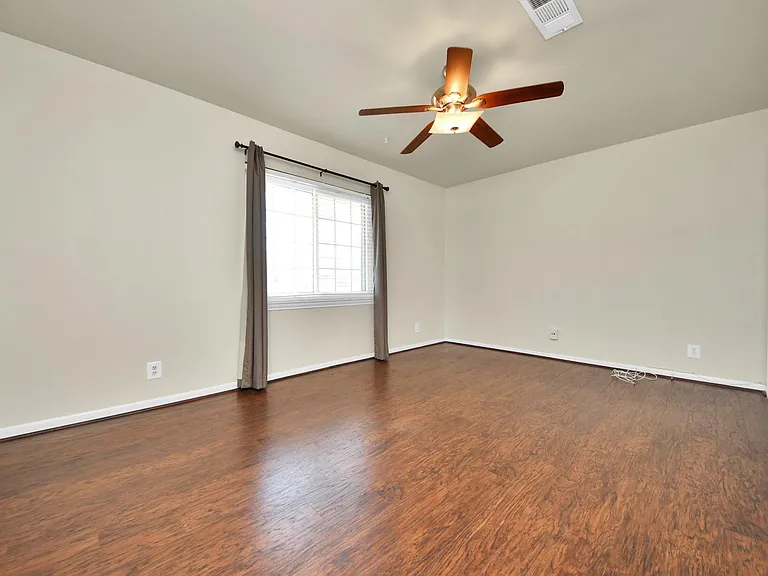 6334 Chevy Chase Dr #17 — Photo 12