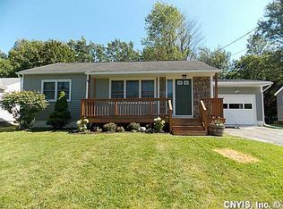 124 Oakley Dr, North Syracuse, NY 13212