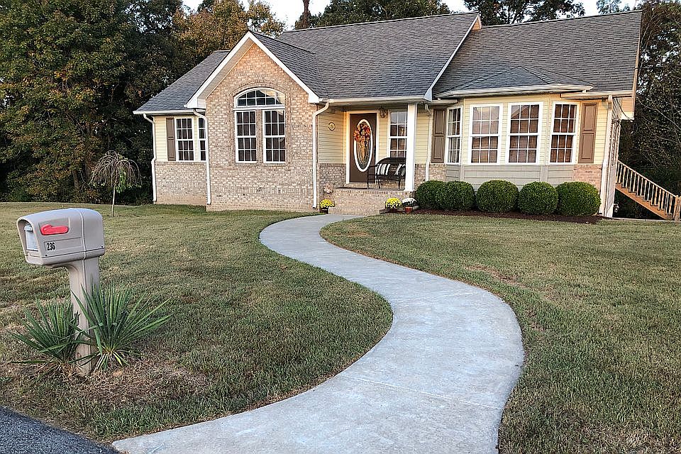 1st image of 236 Deerfield Cir