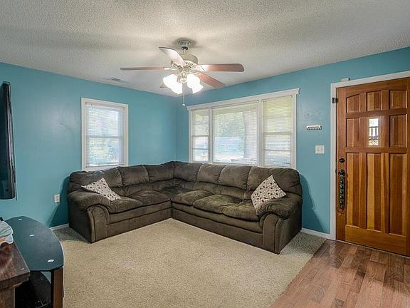 5th image of 2905 Woodend Ave