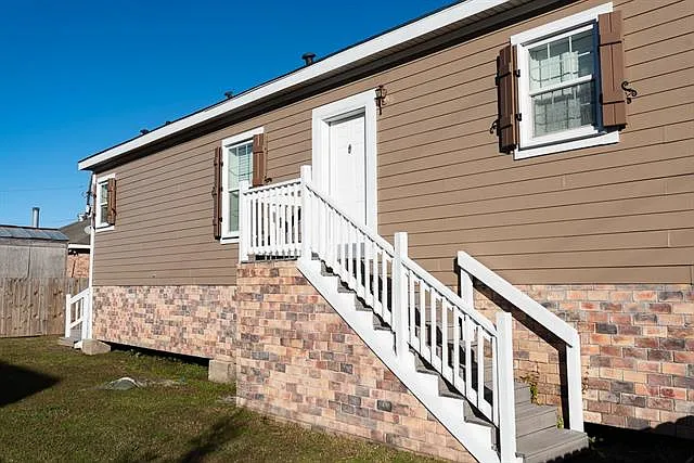 3 bed, 3.0 bath, 1800 sqft, $2,400 — Photo 3