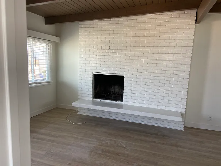 200 Rosecrans Ave #D — Photo 2