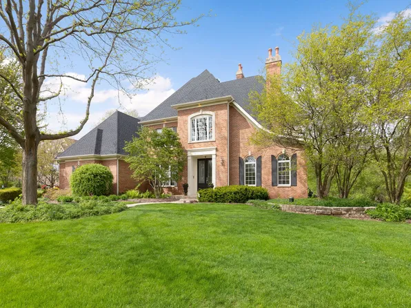 38W090 Heritage Oaks Dr, St Charles, IL 60175