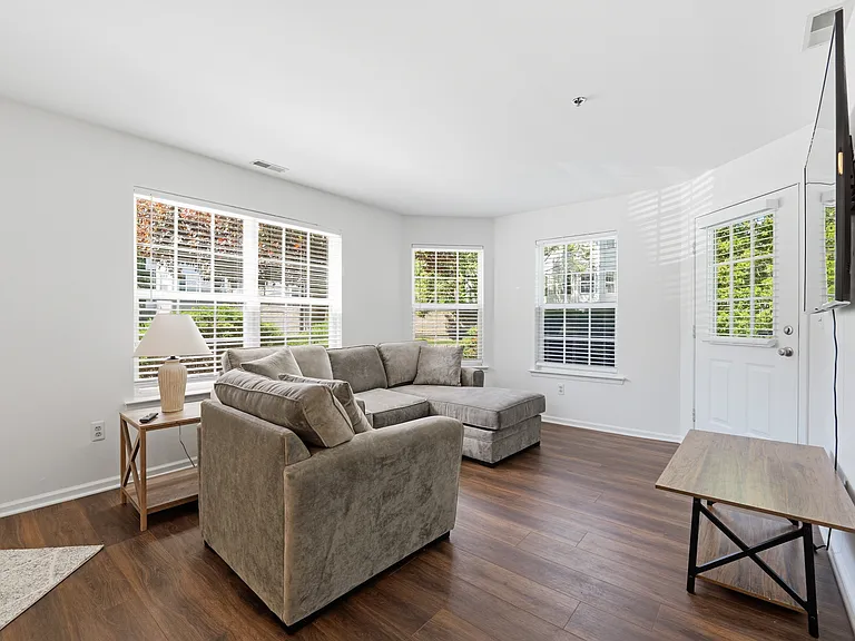 5301 Tudor Dr — Photo 8