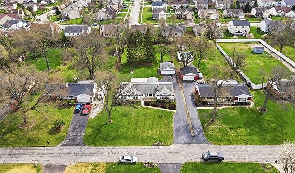 3rd image of 3755 Mayfair Dr