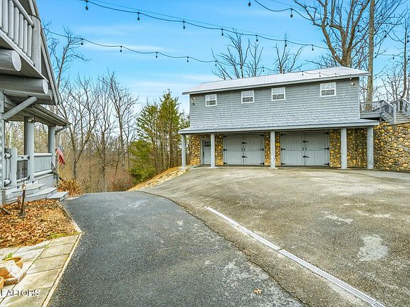 3rd image of 4167 Spring Creek Way