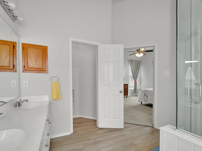 4021 Aldenham Dr — Photo 28