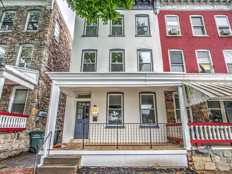 131 S Marshall St — Photo 1
