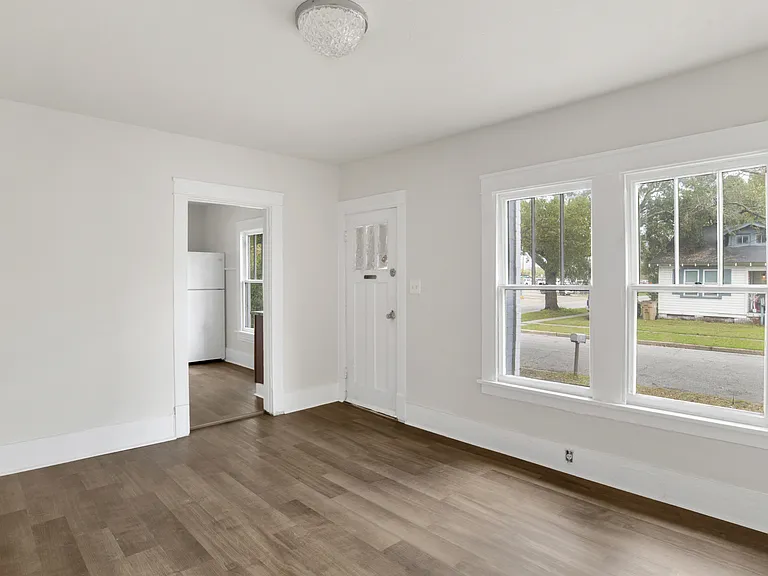 1009 Miami St — Photo 3