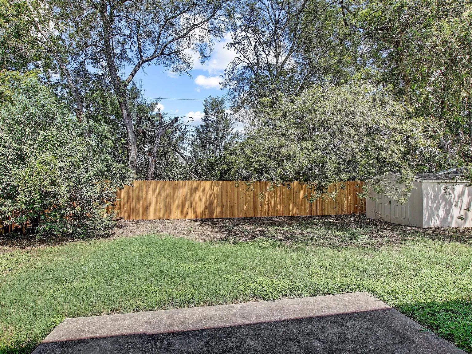 4 bed, 2.5 bath, 2616 sqft, $2,100 — Photo 2
