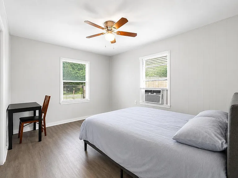 218 Hoffman St — Photo 12