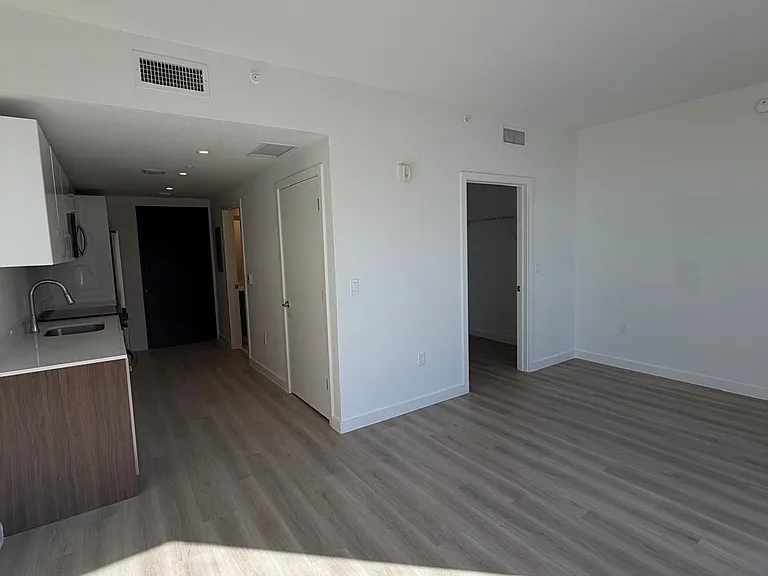 960 E 23rd St #29 — Photo 5