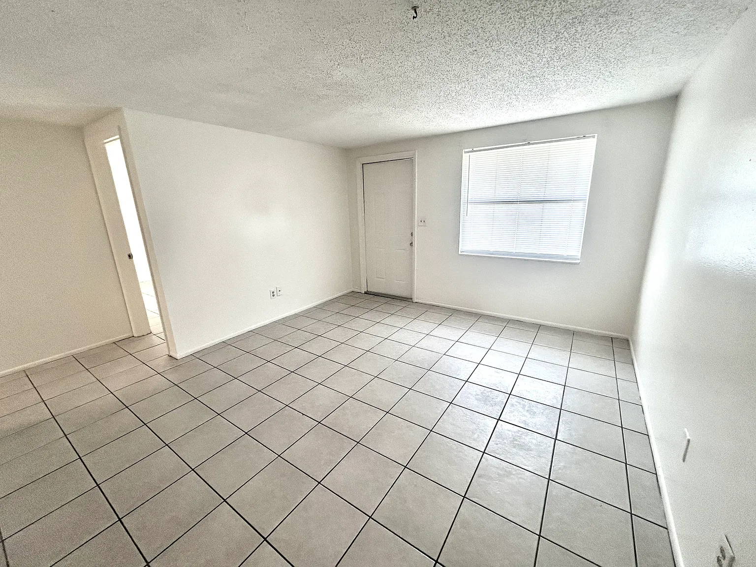 3 bed, 1000 sqft, $1,695 — Photo 4