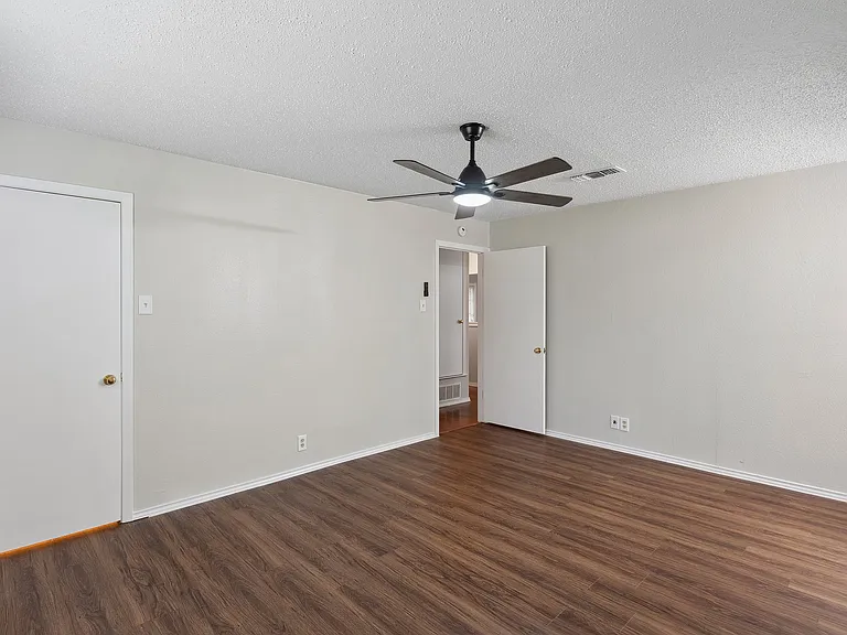 105 Wisteria Ct — Photo 13