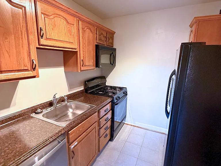 Kitchen with Full Appliances
