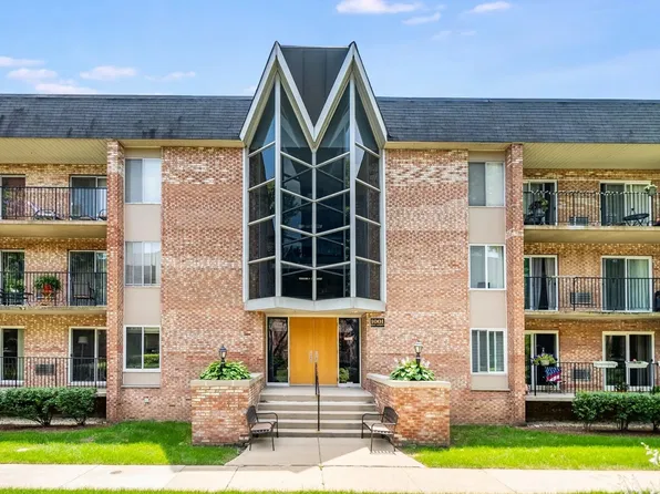 1001 N Mill St APT 307, Naperville, IL 60563