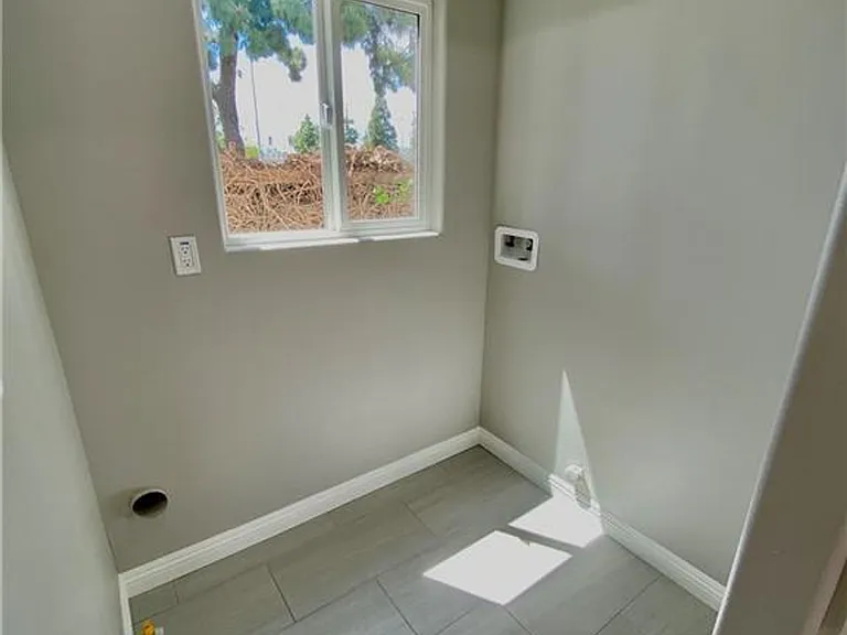 558 W 89th St — Photo 11