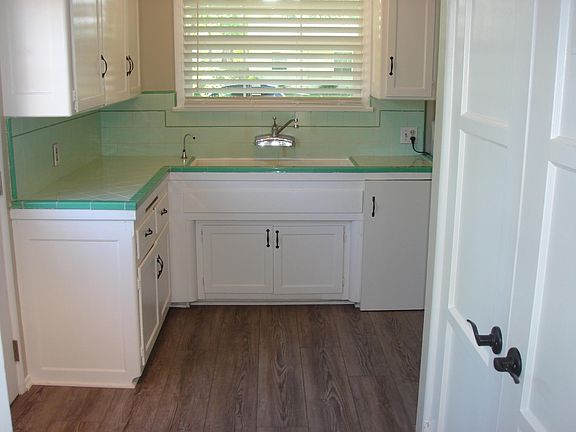 5th image of 598 N Quince Ave