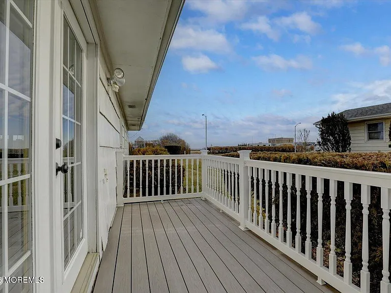 8 Pullman Ave — Photo 40