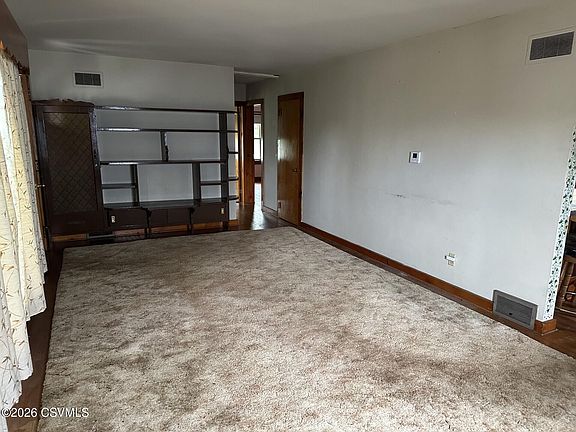5th image of 31 Maple St
