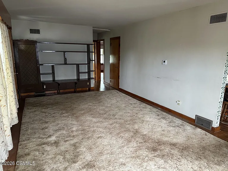 31 Maple St — Photo 5