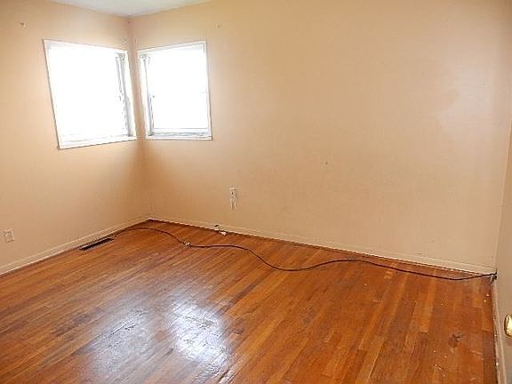 4th image of 2328 Belcher Dr