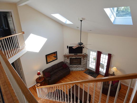 4th image of 712 Whispering Marsh Dr