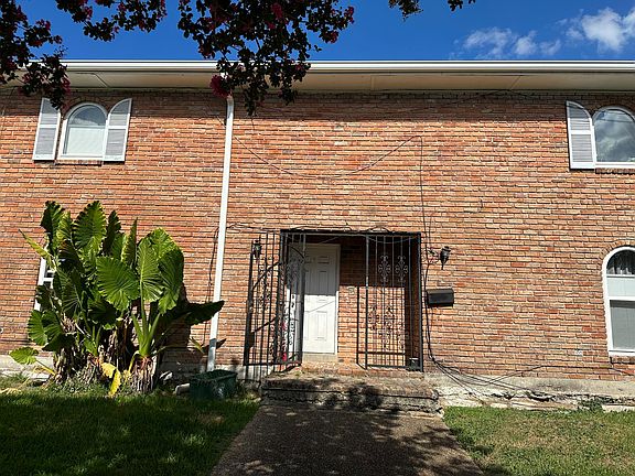 2nd image of 2703 Lexington Dr