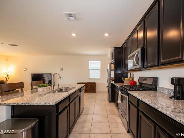 8746 E Stone Meadow Cir, Tucson, AZ 85730