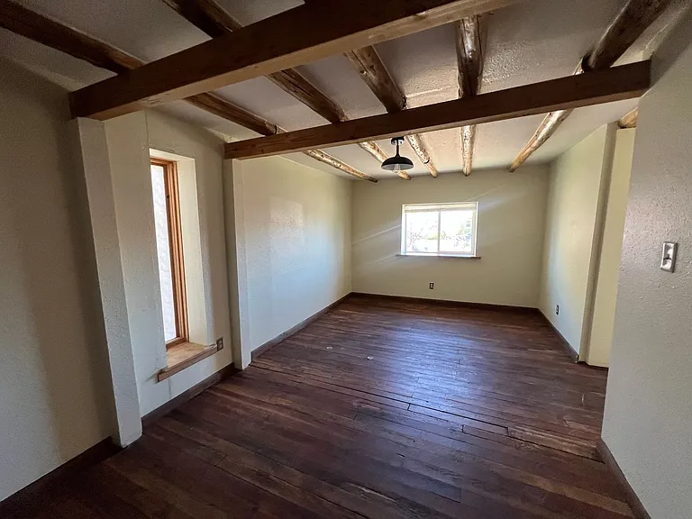 225 N Washington St — Photo 11