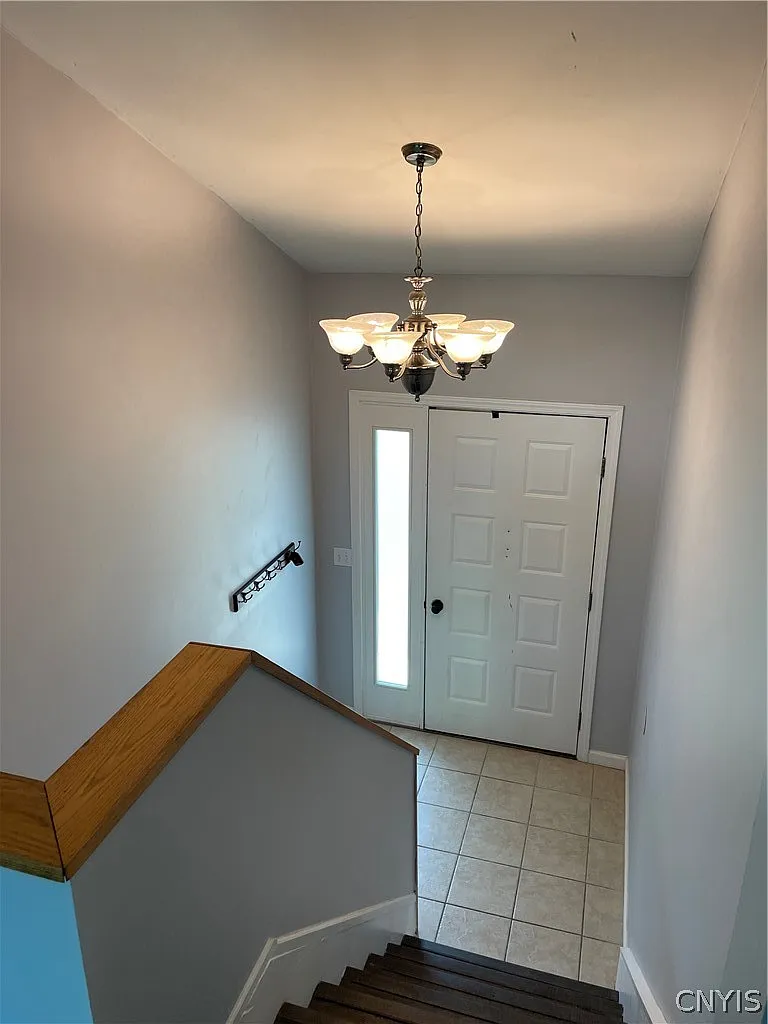 3 bed, 2.0 bath, 3808 sqft, $2,200 — Photo 4